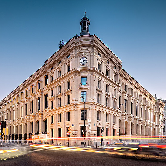 Das historische Pariser Postamt La Poste du Louvre wurde bis 2022 umfassend modernisiert. Kieback&Peter hat die Gebäudeautomation realisiert.